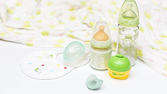 怎樣應(yīng)對寶寶吐奶？