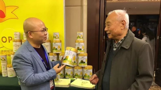 國家有關部門領導蒞臨“中國母嬰產業創新聯盟”羊奶粉“優選品牌”【歐能達】展位參觀和指導工作！