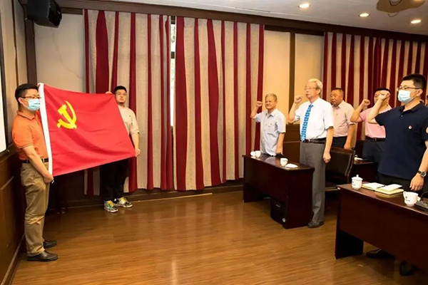 致敬——中國乳制品工業協會原理事長宋昆岡同志光榮在黨五十年